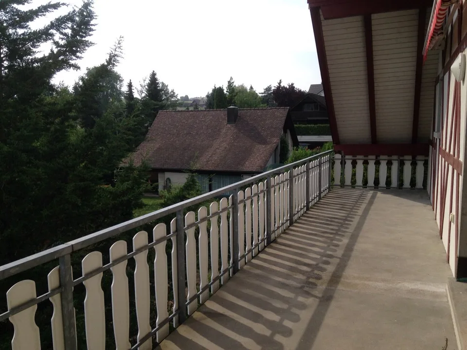 Charmant appartement maisonnette de 5,5 pièces à Neerach – Situation calme avec une vue magnifique