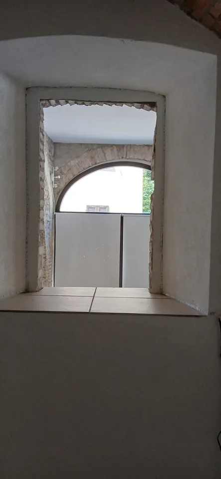 Coldrerio nous louons dans une maison historique rénovée 3.5 pièces