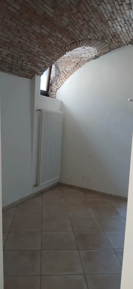 Coldrerio nous louons dans une maison historique rénovée 3.5 pièces