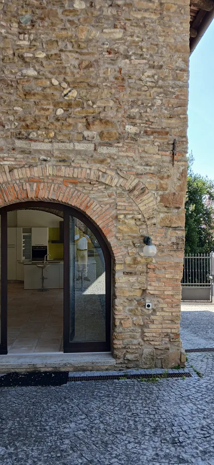 Coldrerio nous louons dans une maison historique rénovée 3.5 pièces