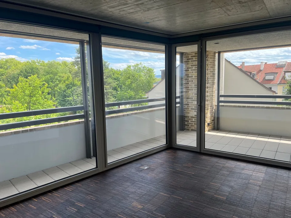 Eine Wohnung mit umlaufenden Balkon? Ihr Warten hat ein Ende!