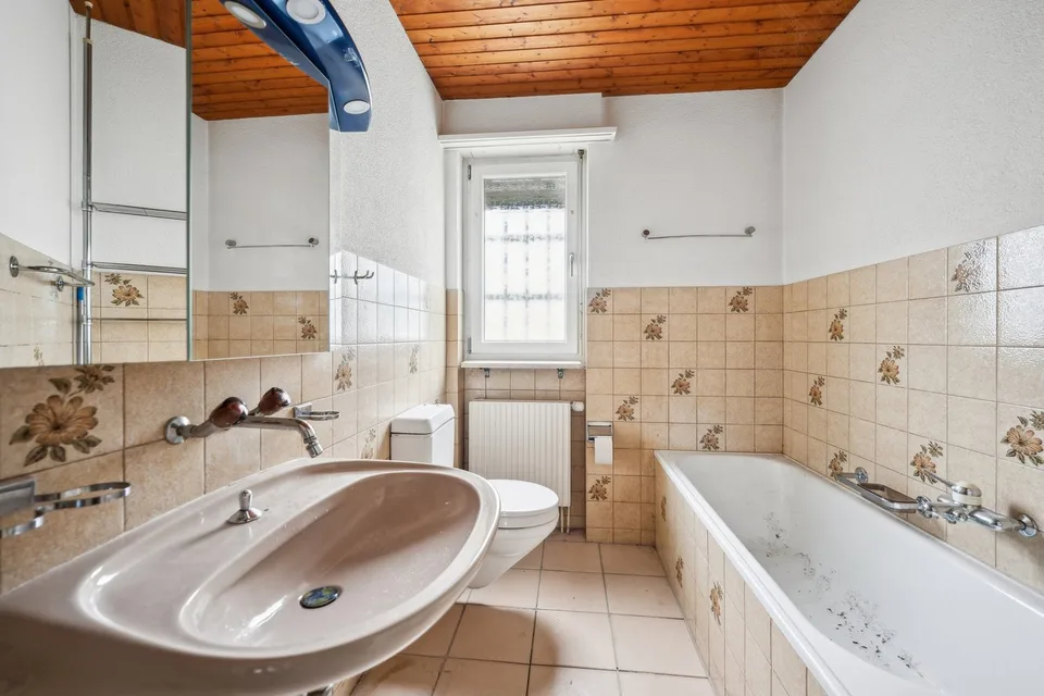 Charmantes Zuhause mit Potenzial an erhöhter Lage – Foto 7 von 9