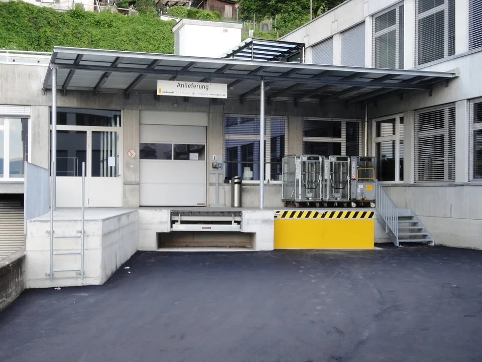 Lagerflächen in Horgen zu vermieten - via LKW Anfahrrampe zugänglich