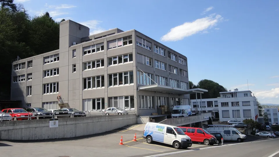 Lagerflächen in Horgen zu vermieten - via LKW Anfahrrampe zugänglich