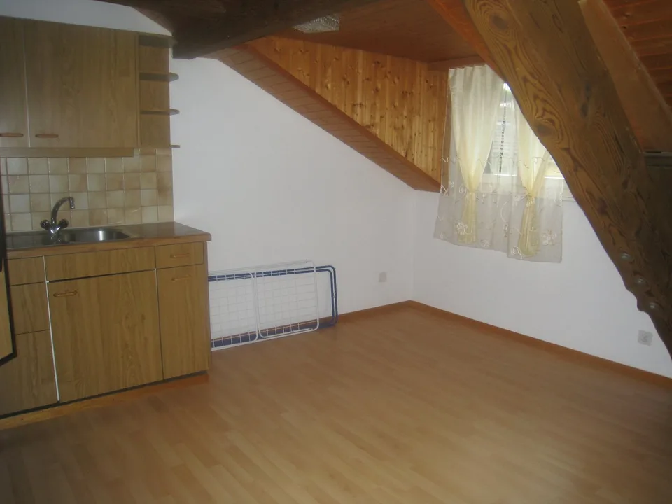Charmant appartement de 3,5 pièces en mansarde à Glarus Süd