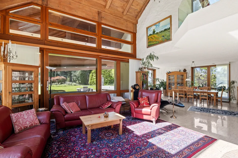 "Exklusive Villa mit Indoor-Pool und parkähnlicher Gartenanlage"