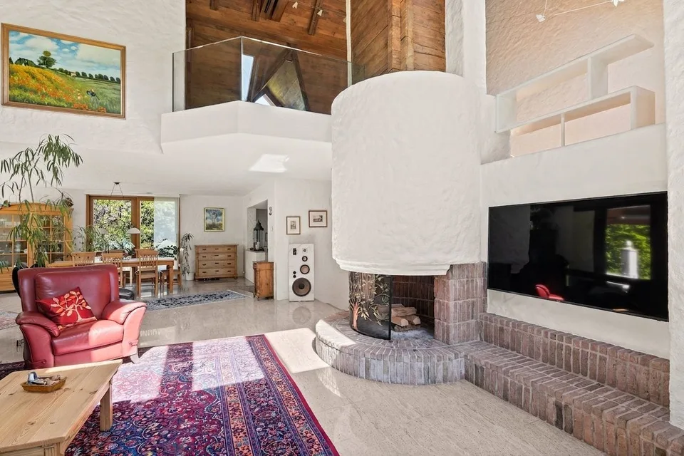 "Exklusive Villa mit Indoor-Pool und parkähnlicher Gartenanlage"