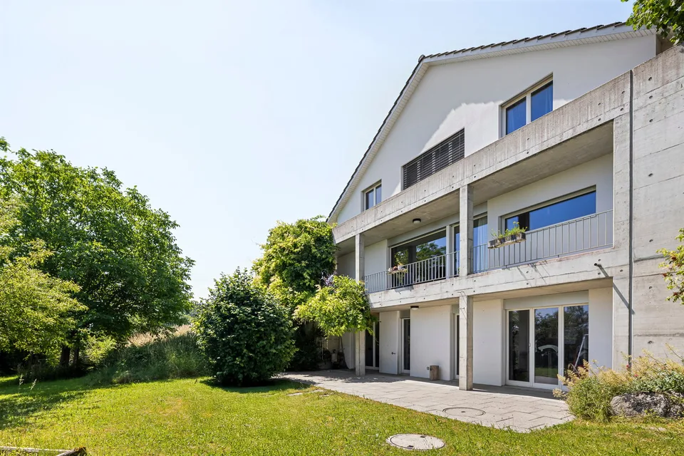 Ampia casa residenziale con vista panoramica e ampio contesto
