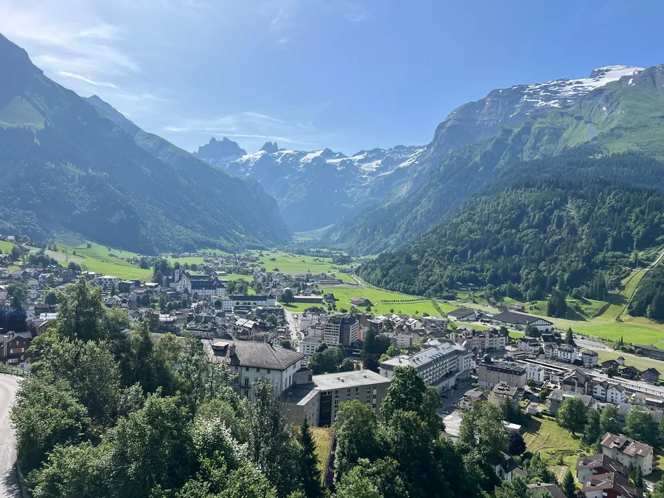 Hoch oben leben mit Aussicht  einzigartig und nachhaltig