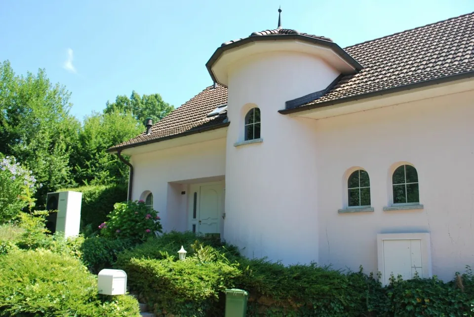 Exklusive 8-Zimmer Villa mit Pool