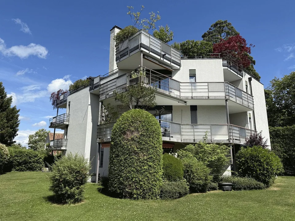 Sonnige 6.5-Zimmer-Gartenwohnung in parkähnlicher Umgebung