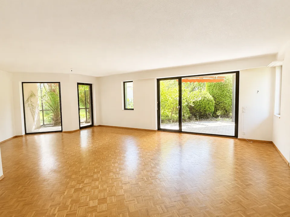 Sonnige 6.5-Zimmer-Gartenwohnung in parkähnlicher Umgebung