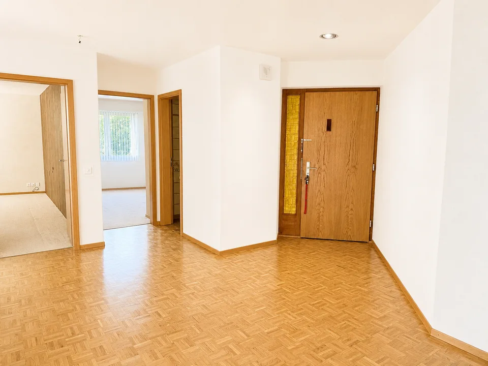 Sonnige 6.5-Zimmer-Gartenwohnung in parkähnlicher Umgebung