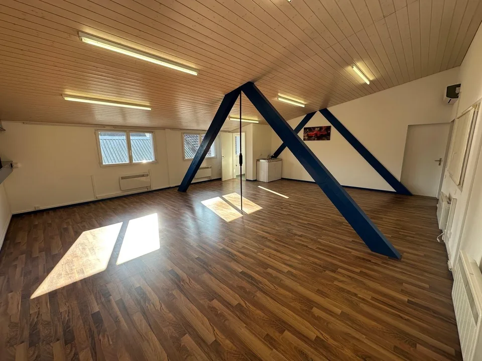 Spazio polivalente a Lenzburg – Ideale come ufficio o sala hobby!