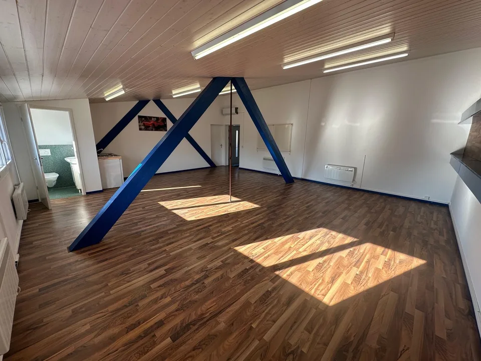 Spazio polivalente a Lenzburg – Ideale come ufficio o sala hobby!
