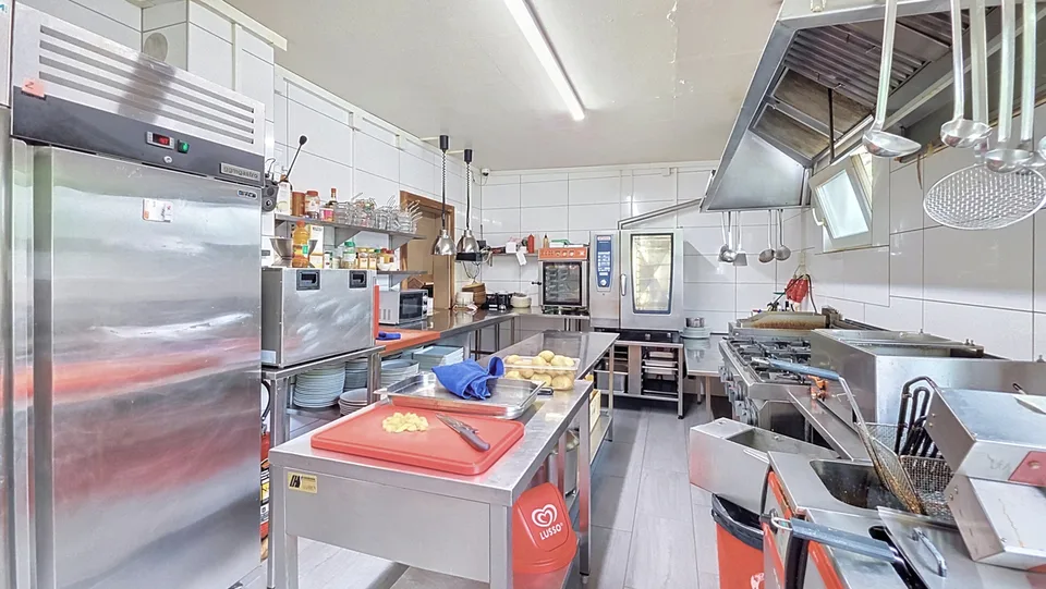 Opportunité rare : café-restaurant proche du lac à Cheyres / FR – photo 12 sur 13