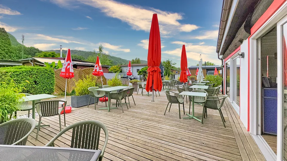 Opportunità rara: café-ristorante vicino al lago a Cheyres
