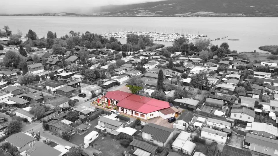 Opportunità rara: café-ristorante vicino al lago a Cheyres