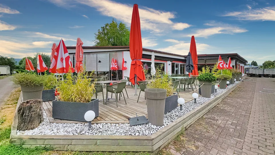 Opportunità rara: café-ristorante vicino al lago a Cheyres