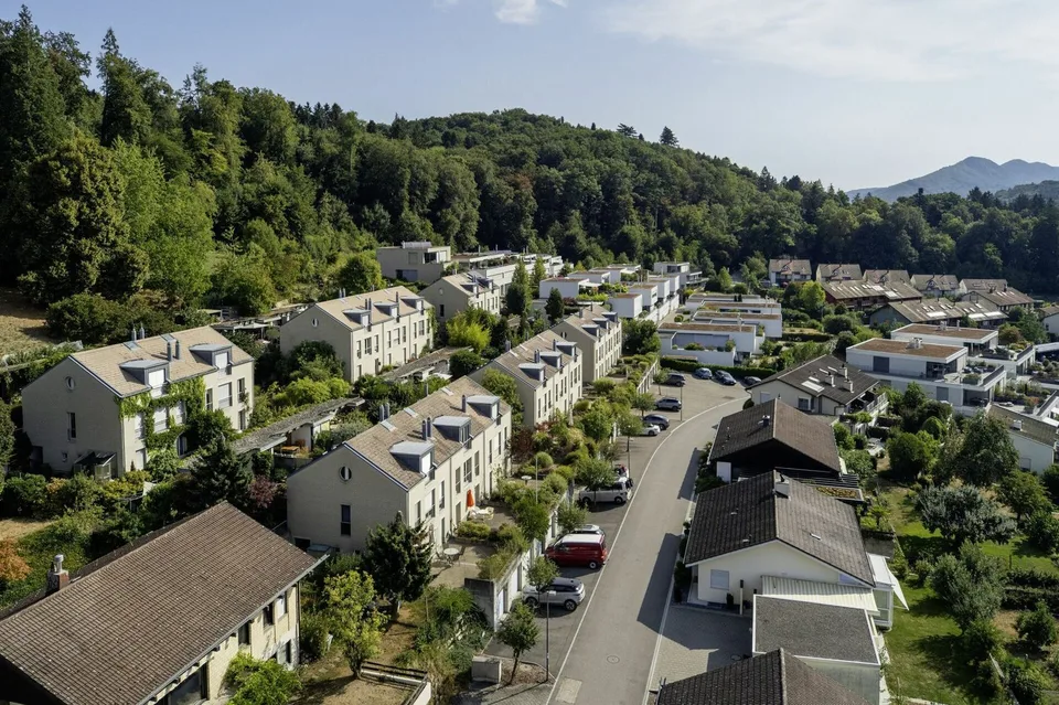 Casa a schiera vicino al margine del bosco nel quartiere Segelhof