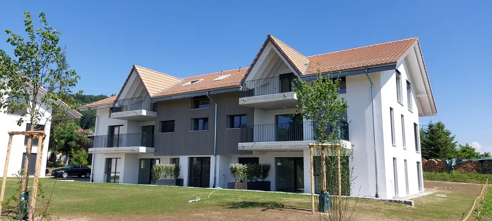 Appartamento mansardato nuovo di 3,5 locali di alta qualità a Brüttelen