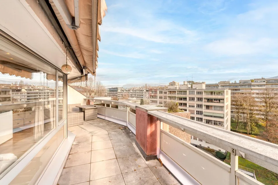 Prächtiges Dachgeschoss-Duplex-Apartment in Malagnou