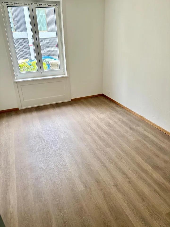 Zentrale und ruhige 2.5-Zimmerwohnung im Erdgeschoss