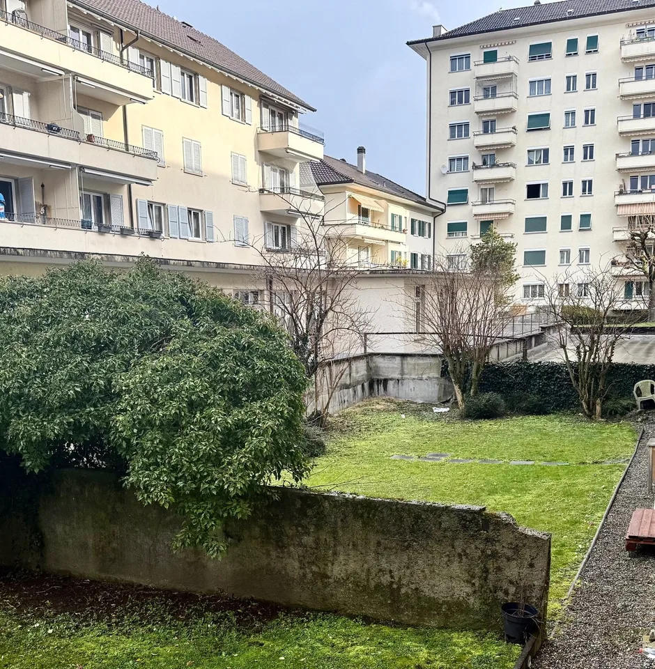 Zentrale und ruhige 2.5-Zimmerwohnung im Erdgeschoss