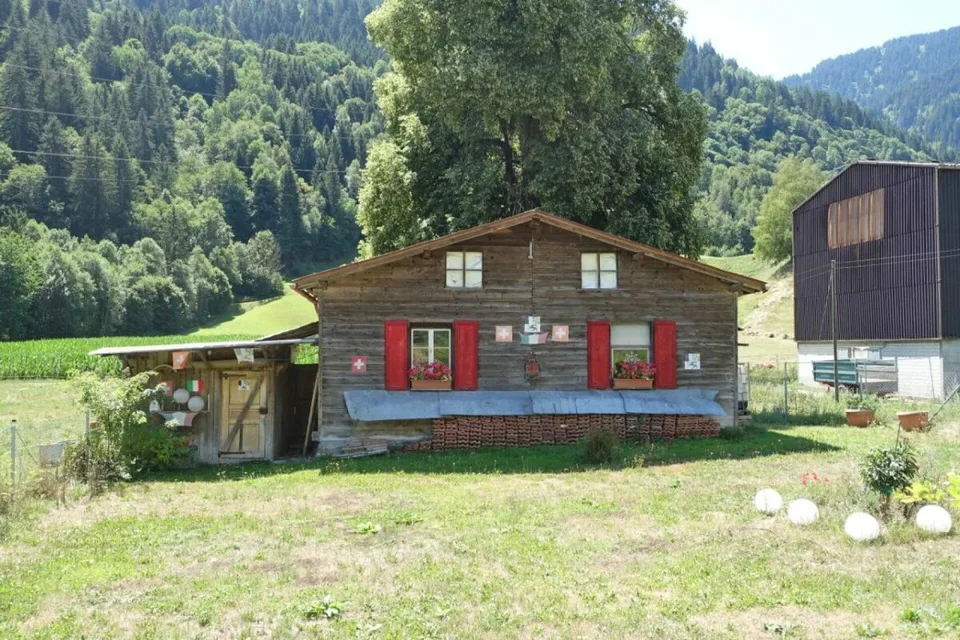 Casa bifamiliare con appartamento 2,5 locali e appartamento 3,5 locali