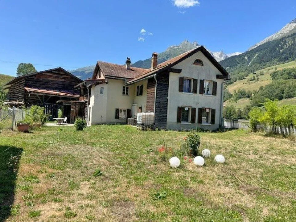 Zweifamilienhaus mit 2½-Zimmer-Wohnung und 3½-Zimmer-Wohnung