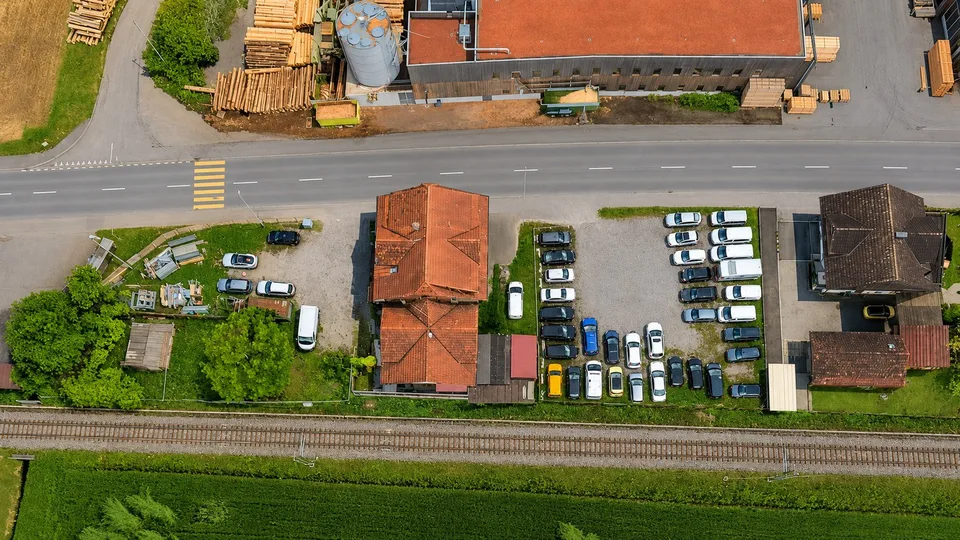 COMPLETAMENTE AFFITATO CON RISERVA DI TERRENO EDIFICABILE (ZONA DI LAVORO III)