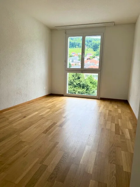 Appartement lumineux 4.5 pièces avec vue sur les montagnes et balcon à Toffen