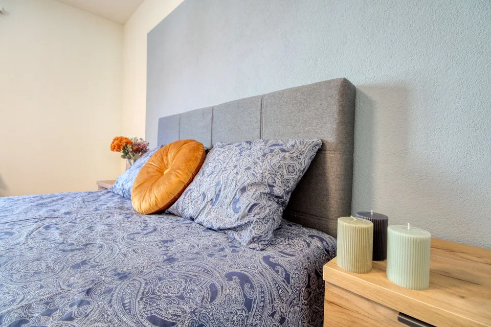 Möbliertes Zimmer in modernisierter Wohnung an top Lage