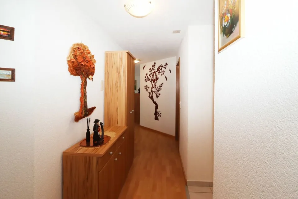 4.5-Zimmerwohnung mit Tiefgaragenplatz und Balkon an ruhiger Lage in Niederurnen – Foto 11 von 19