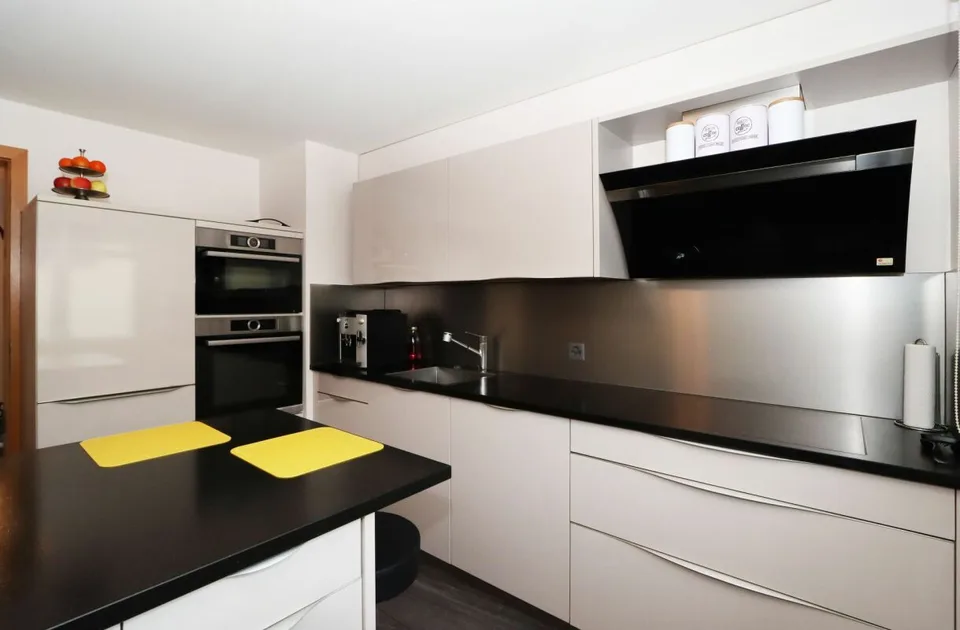 4.5-Zimmerwohnung mit Tiefgaragenplatz und Balkon an ruhiger Lage in Niederurnen – Foto 6 von 19