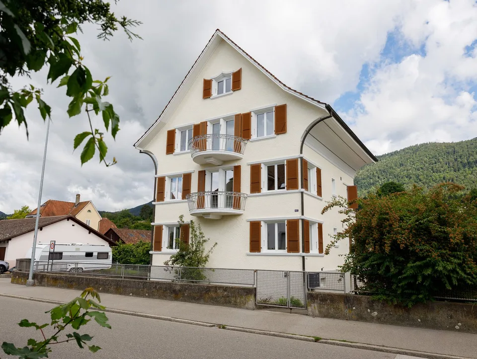 Komplett renoviertes Schmuckstück mit 3 freien Wohnungen