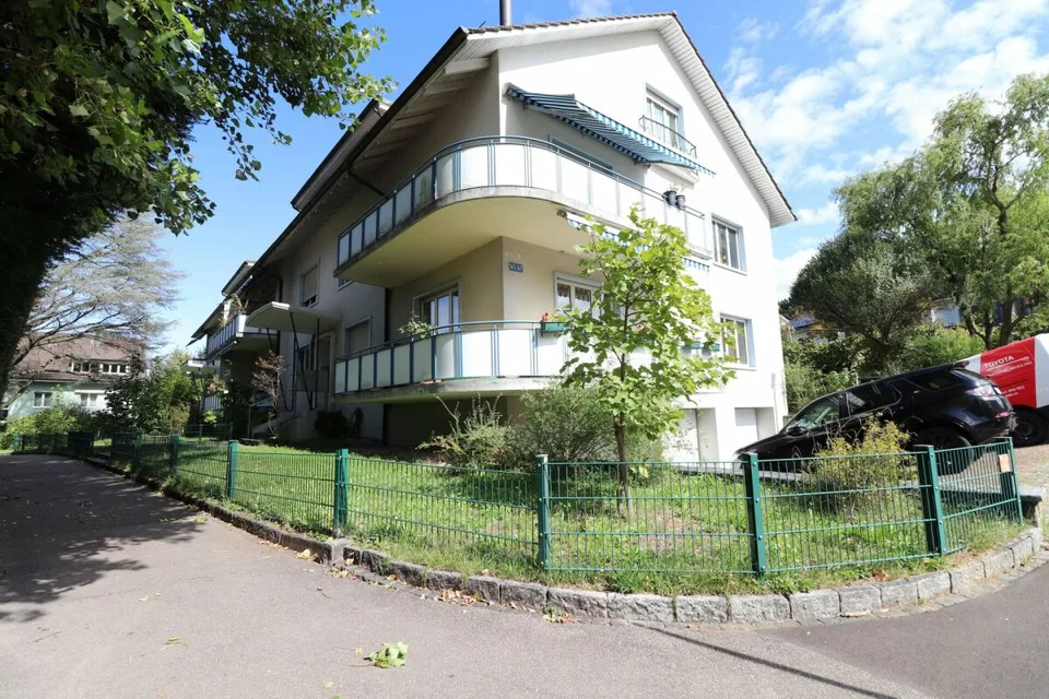 Zwischen Wasserturm Bruderholz und Bahnhof SBB - schöne 3-Zimmerwohnung auf dem Bruderholz (ideal für Singles oder Paare)