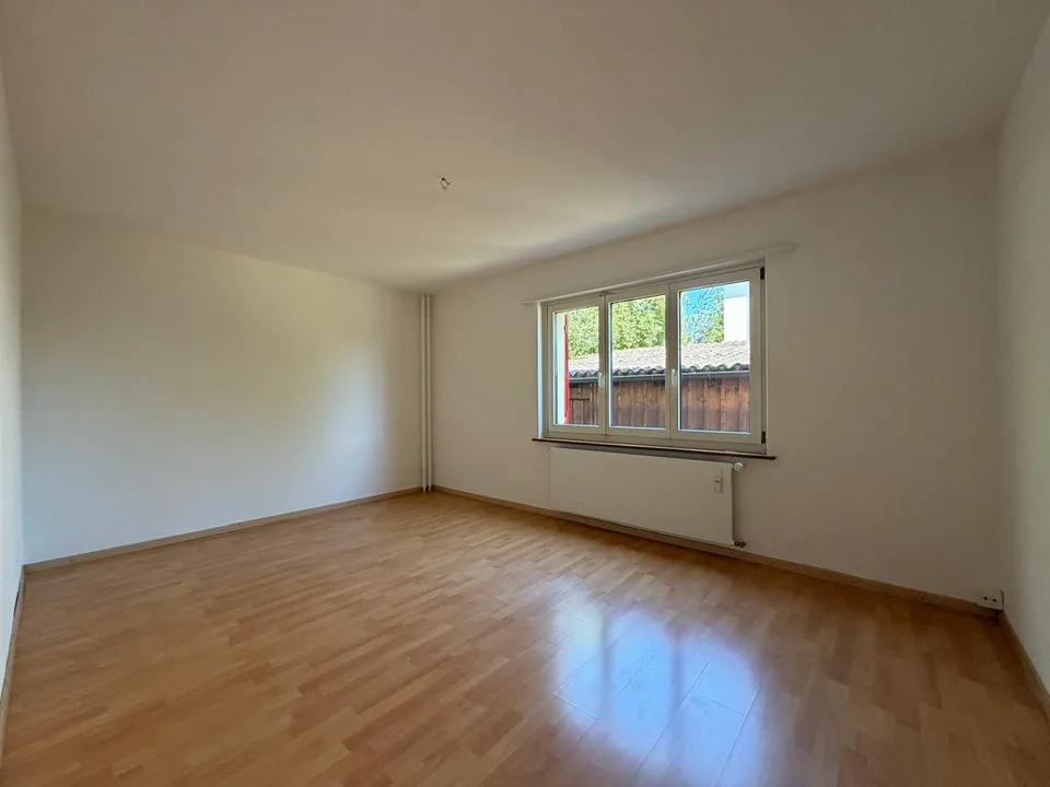 grosszügige 3.0-Zimmer-Wohnung an ruhiger Lage mit sonnigem Balkon