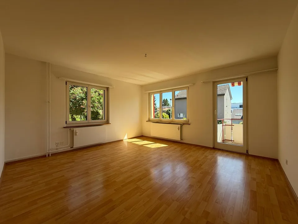 grosszügige 3.0-Zimmer-Wohnung an ruhiger Lage mit sonnigem Balkon