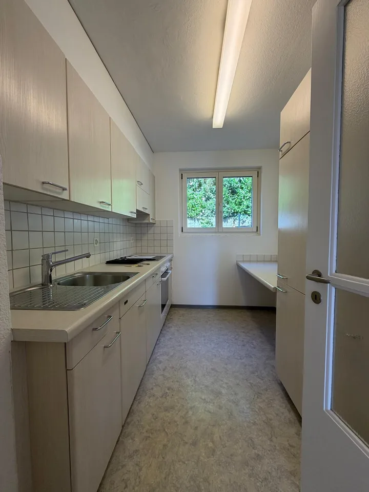 grosszügige 3.0-Zimmer-Wohnung an ruhiger Lage mit sonnigem Balkon