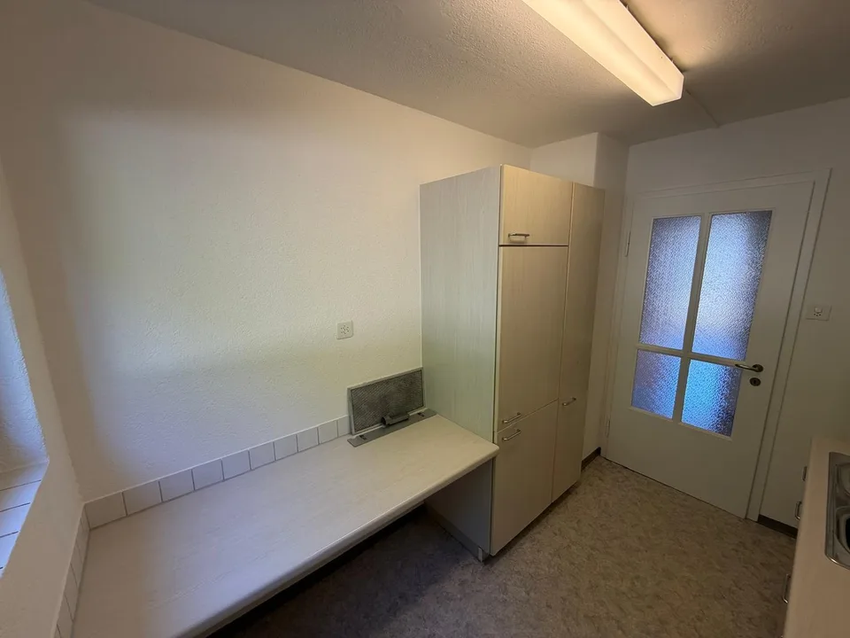 grosszügige 3.0-Zimmer-Wohnung an ruhiger Lage mit sonnigem Balkon