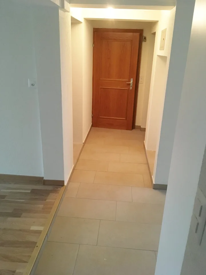 Appartamento di 3 locali luminoso con balcone a Steinach