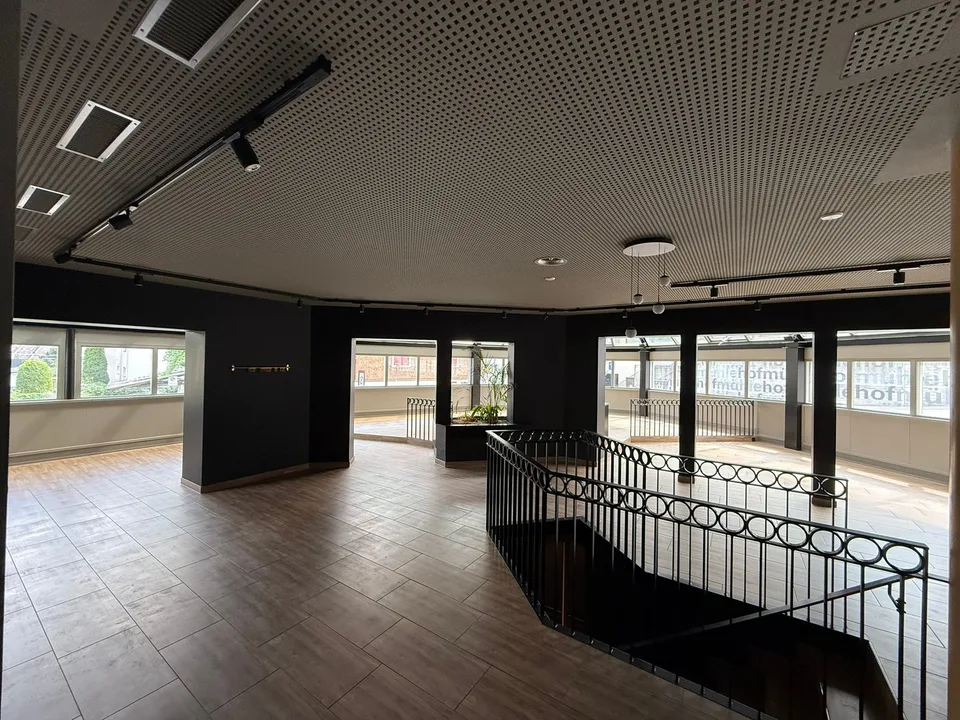 Ristorante spazioso in ottima posizione – 350 m² compreso giardino d'inverno e area esterna