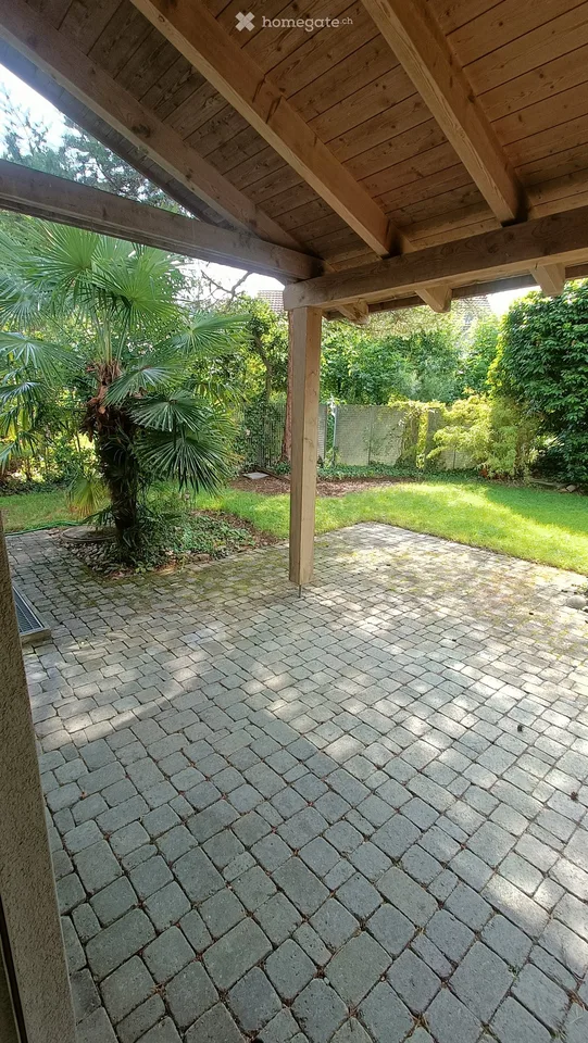 Charmant appartement en bande de 6,5 pièces avec cheminée à Wetzikon ZH