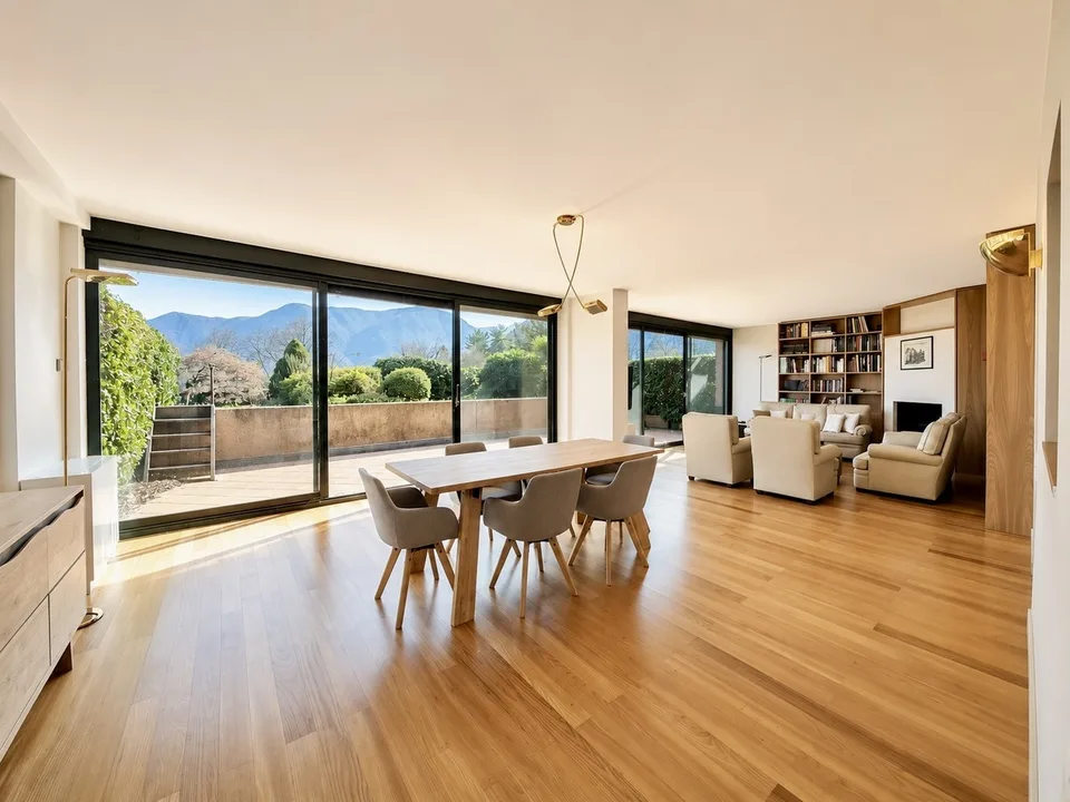 Collina d'Oro, Lugano: Appartamento 3.5 locali con terrazzi e giardino