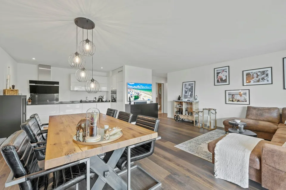 Moderne 3.5-Zimmer-Gartenwohnung an bester Lage mit Sicht ins Grüne