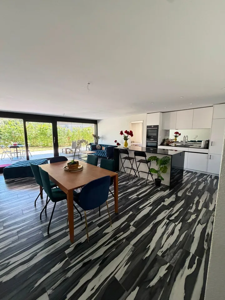 Möblierte 6.5-Zimmer-Wohnung zu vermieten