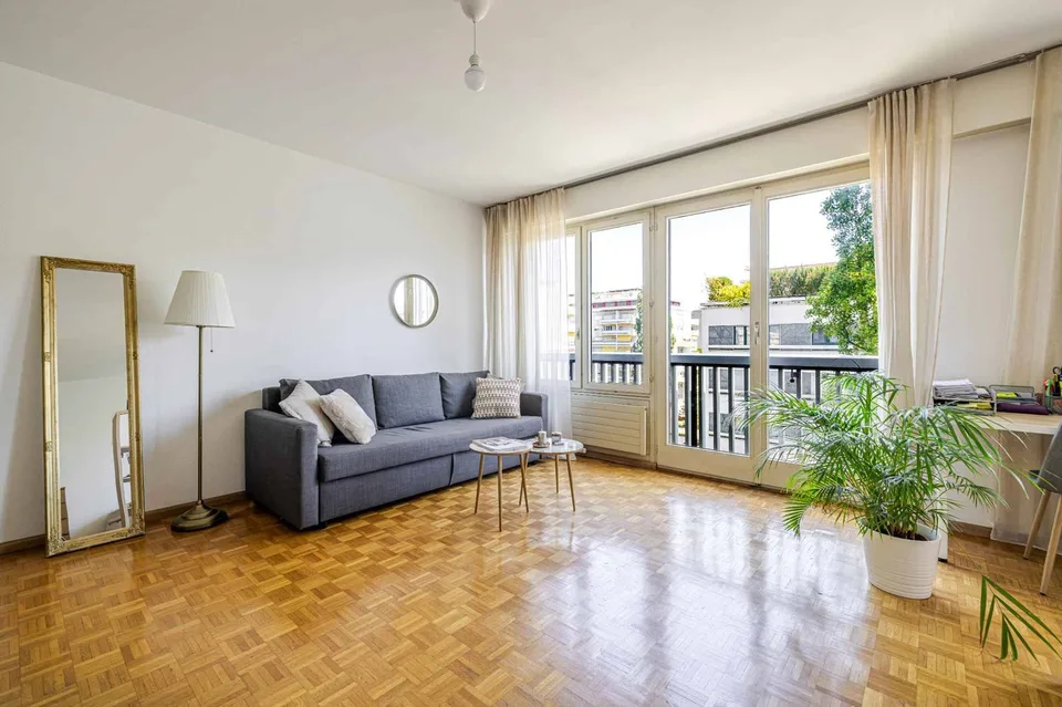 Studio baigné de lumière au cur du très prisé quartier de Champel
