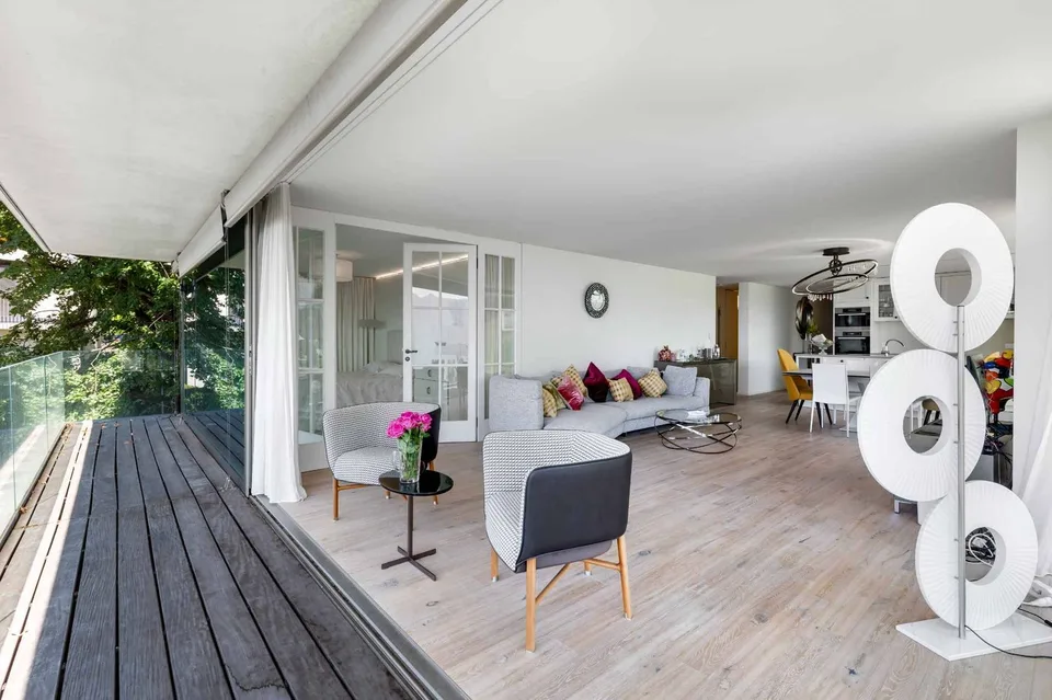 Außergewöhnliche Wohnung mit Panoramablick auf die Alpen und den Genfersee