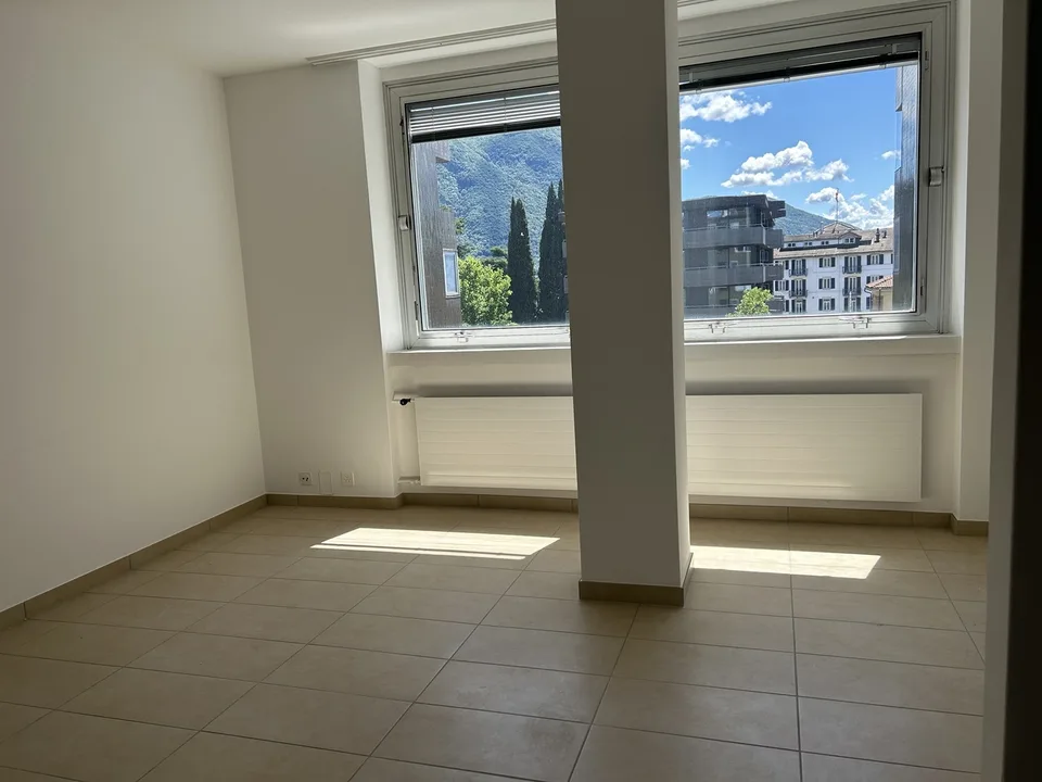UFFICIO IN VENDITA A LUGANO-CASSARATE